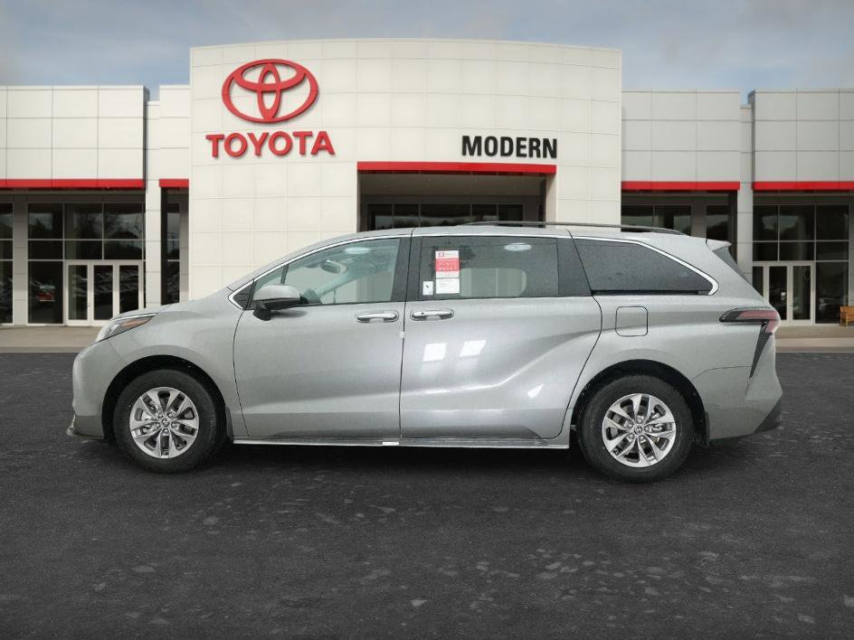 New 2026 Toyota Sienna XLE FWD image 11