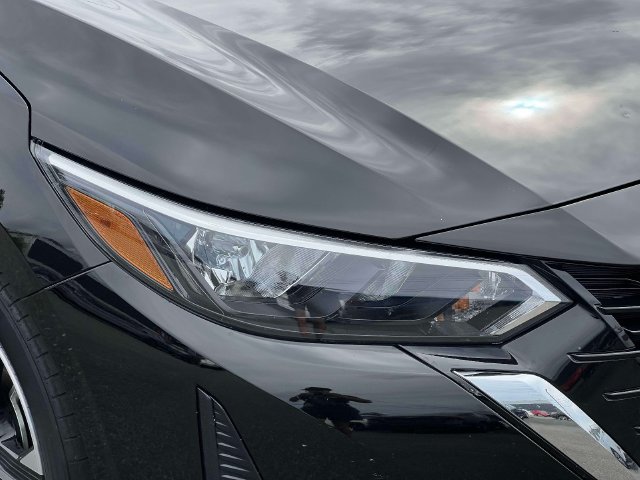 Used 2025 Nissan Sentra SV FWD image 9