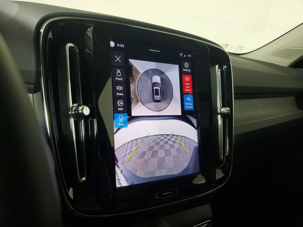 Certified 2026 Volvo XC40 B4 Plus w/ Climate Package image 31
