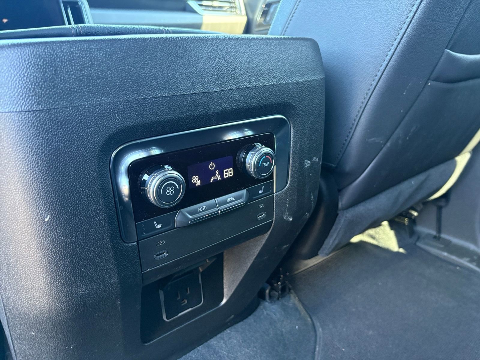 Used 2025 GMC Yukon XL AT4 image 19