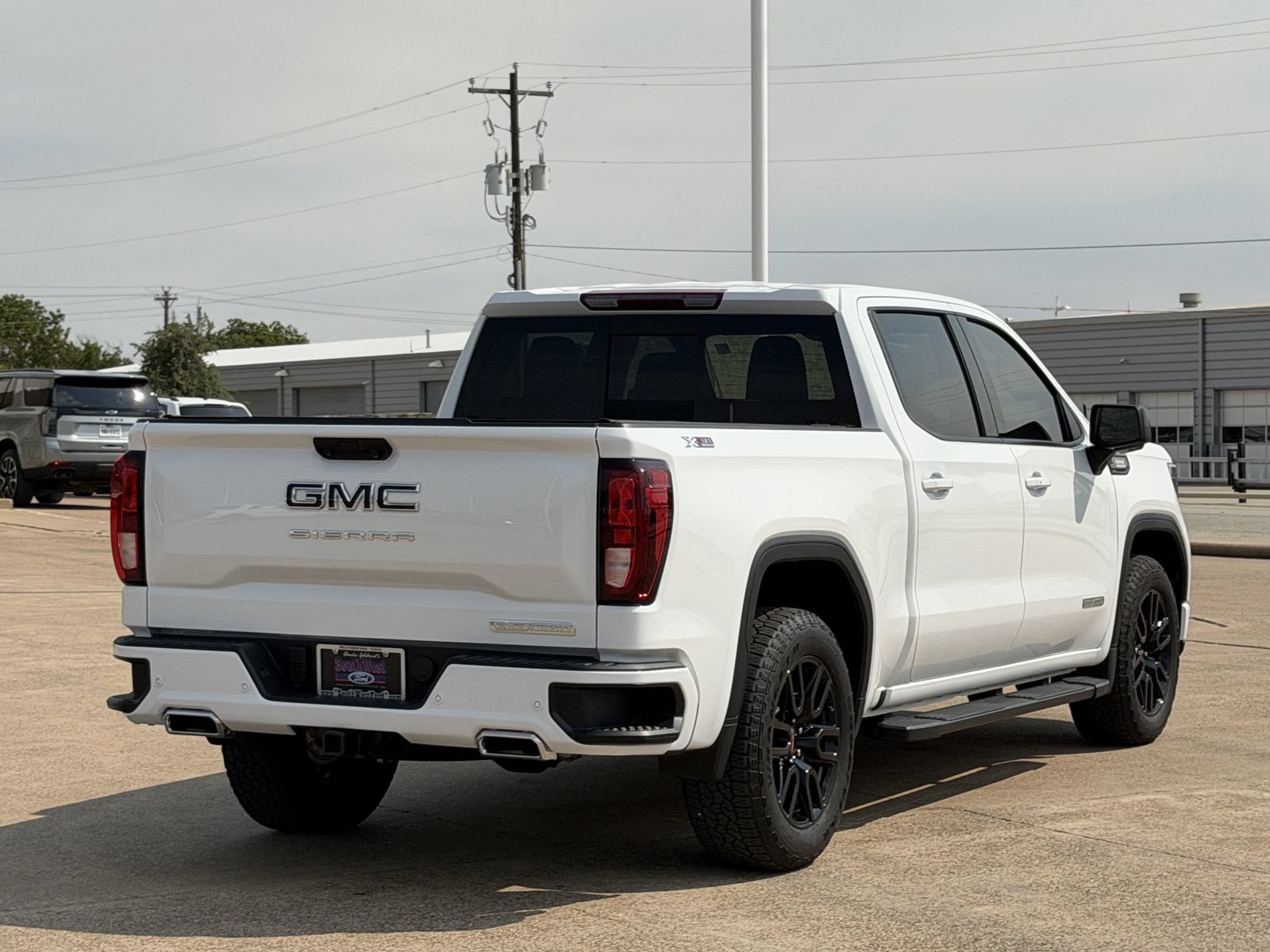 Used 2025 GMC Sierra 1500 Elevation w/ Elevation Premium Package AWD/4WD image 4
