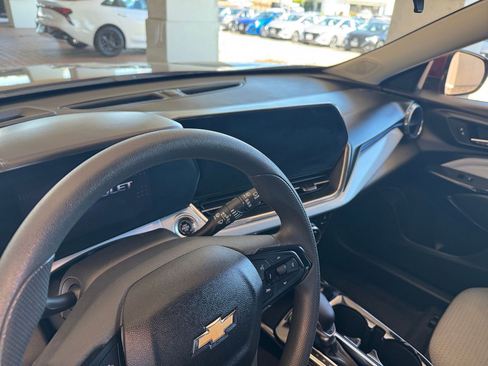 Used 2025 Chevrolet Trax LT image 36