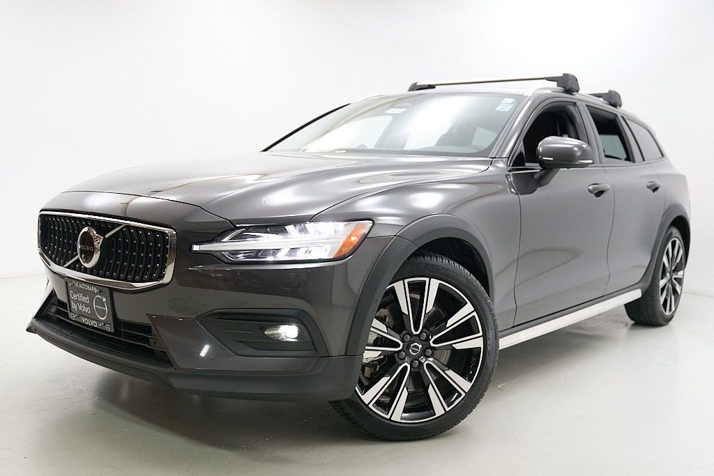 Certified 2025 Volvo V60 B5 Cross Country Ultra AWD/4WD image 2