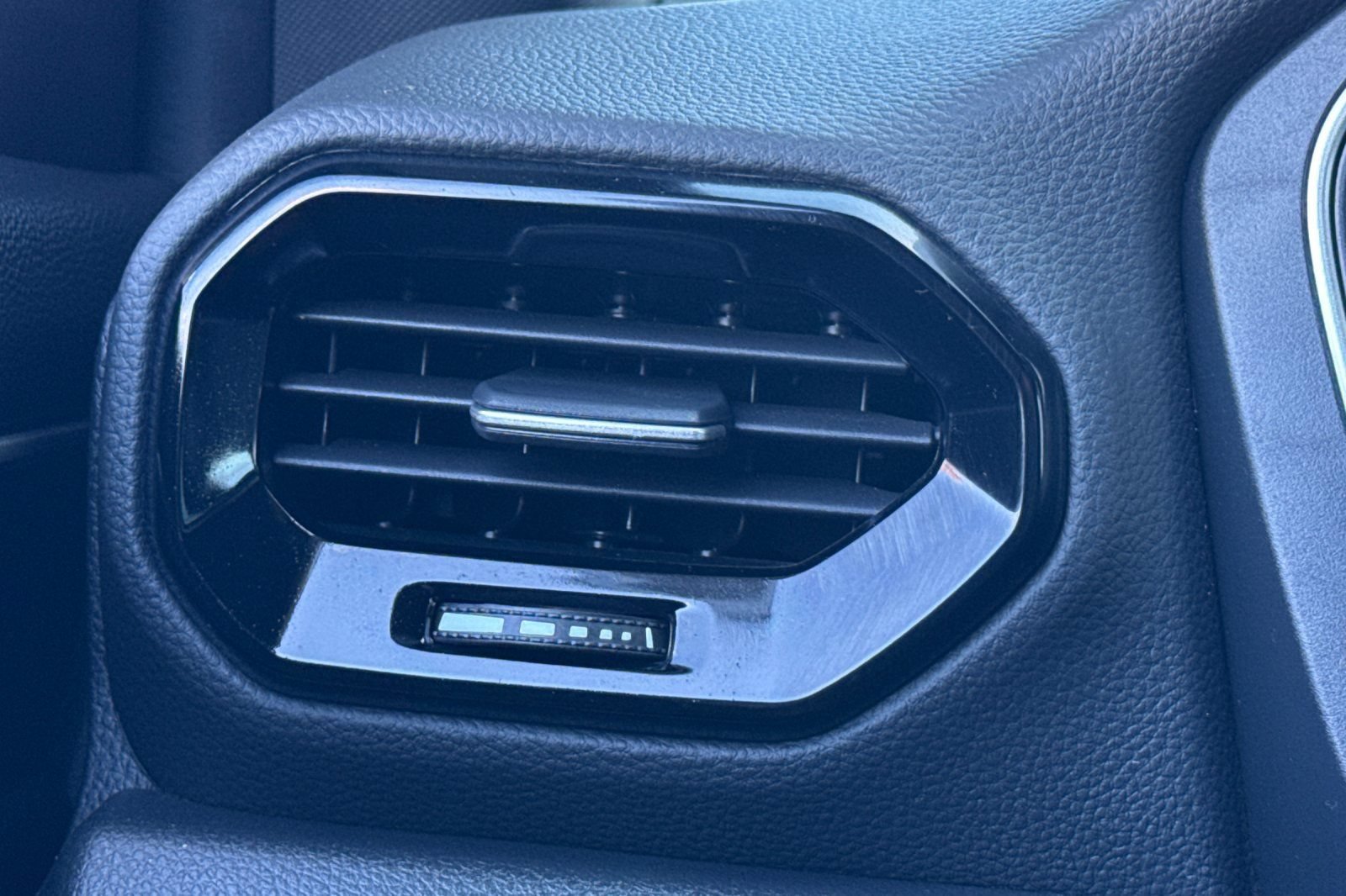 Used 2025 Honda Pilot Black Edition image 28