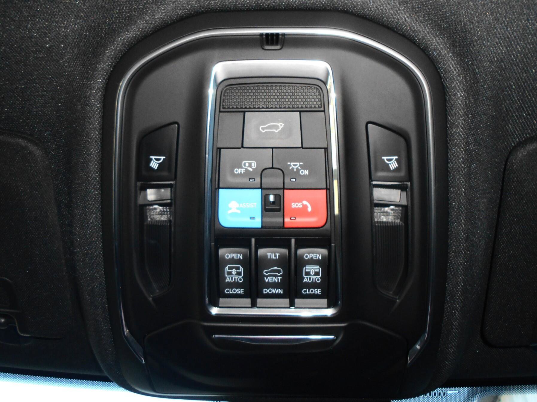 Certified 2024 Jeep Grand Cherokee Limited w/ Luxury Tech Group II AWD/4WD image 27