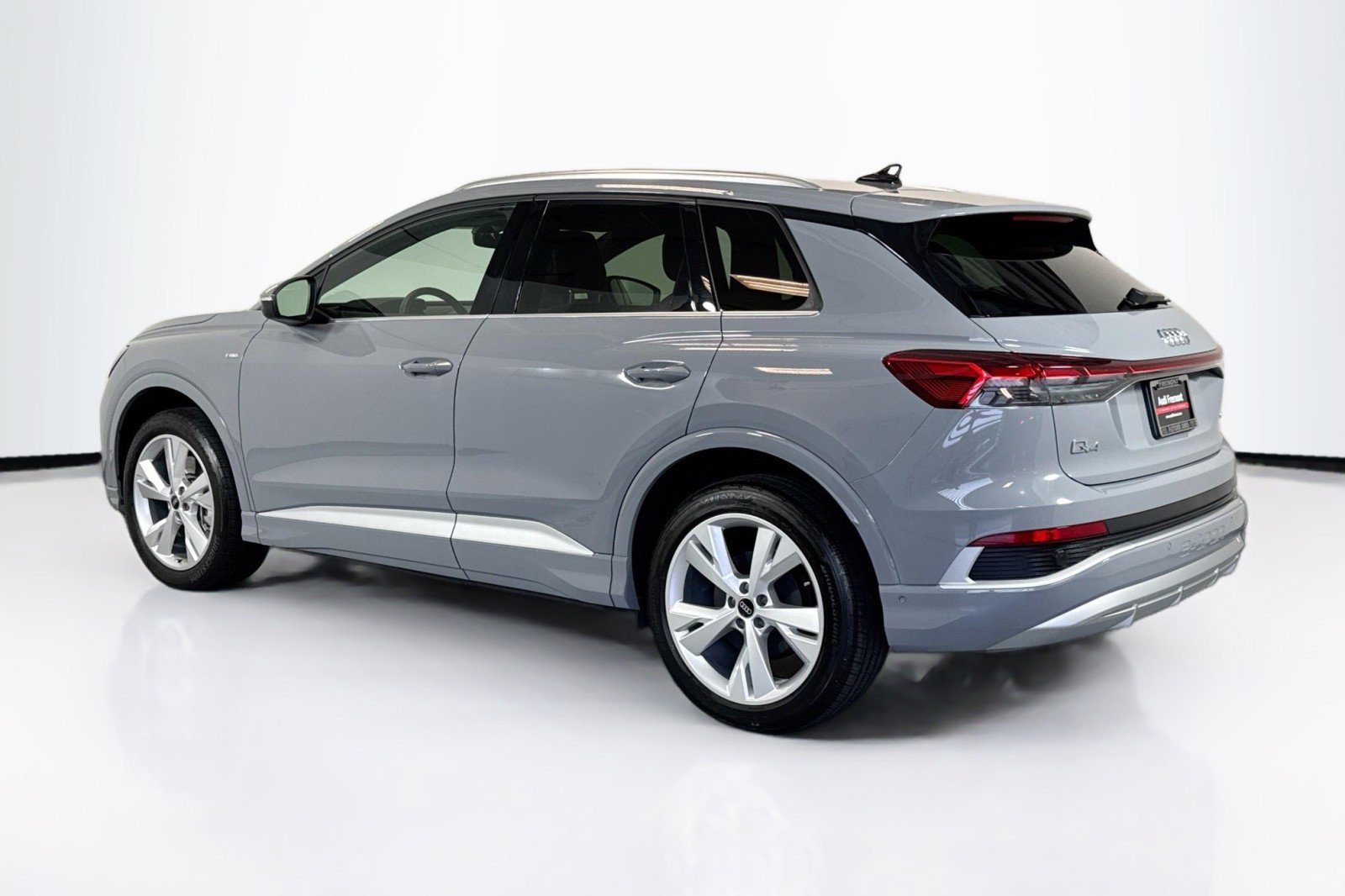 Used 2023 Audi Q4 e-tron Premium Plus AWD/4WD image 7