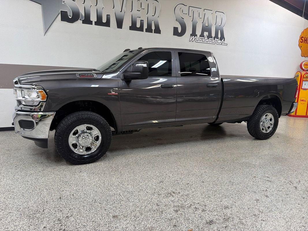 Used 2024 RAM 2500 Tradesman w/ Chrome Appearance Group AWD/4WD image 4