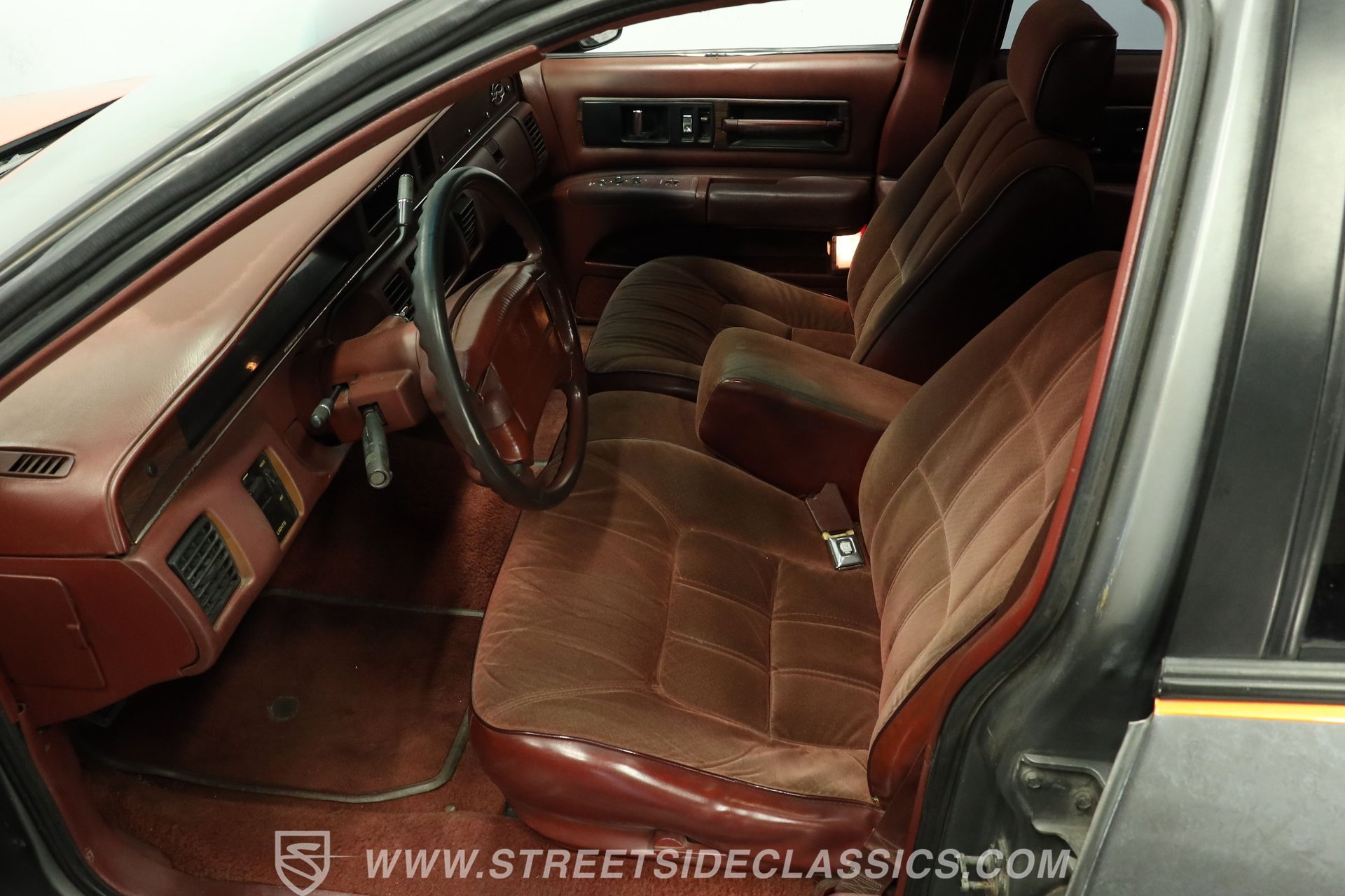 Used 1992 Oldsmobile Custom Cruiser RWD image 36