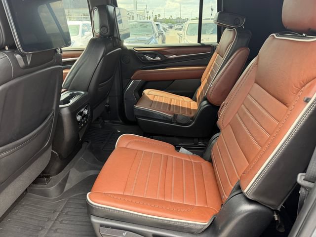 Used 2023 GMC Yukon XL Denali Ultimate AWD/4WD image 10