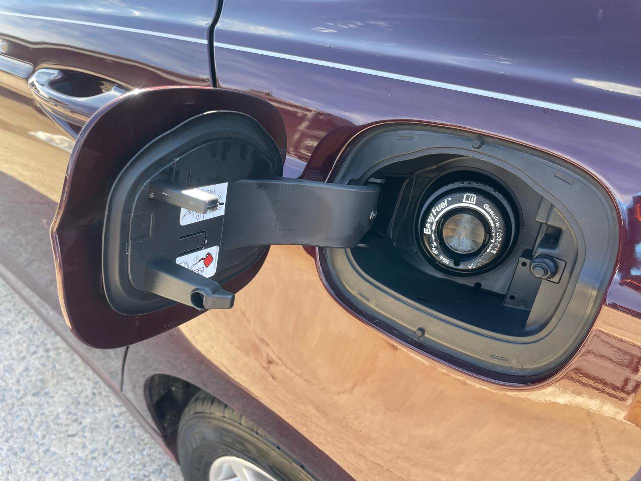 Used 2017 Ford Fusion SE w/ Fusion SE Technology Package image 25