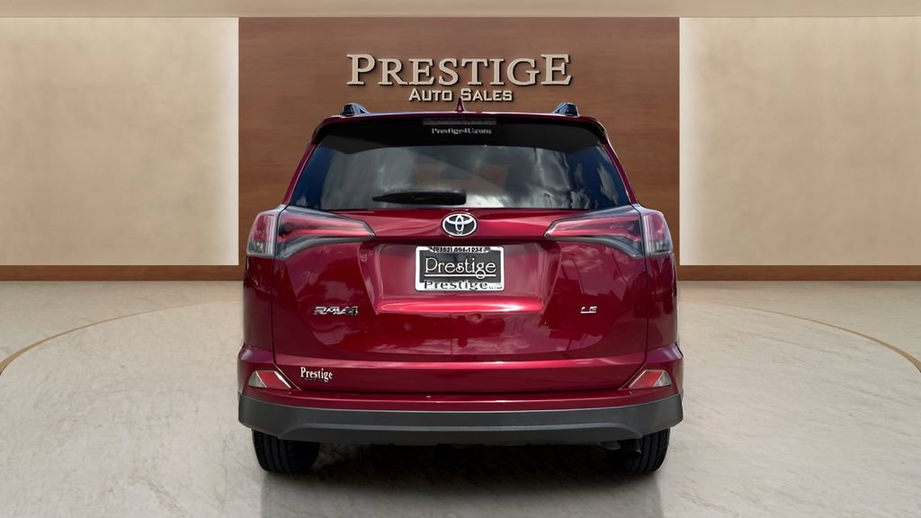 Used 2018 Toyota RAV4 LE FWD image 28
