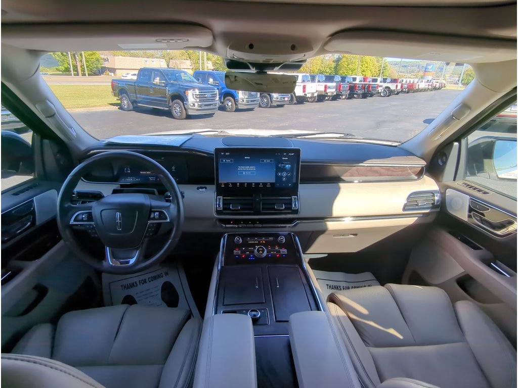 Used 2024 Lincoln Navigator Reserve image 13