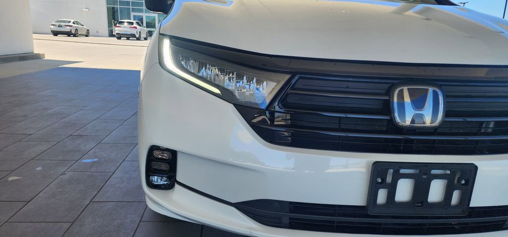 Used 2024 Honda Odyssey Sport image 3