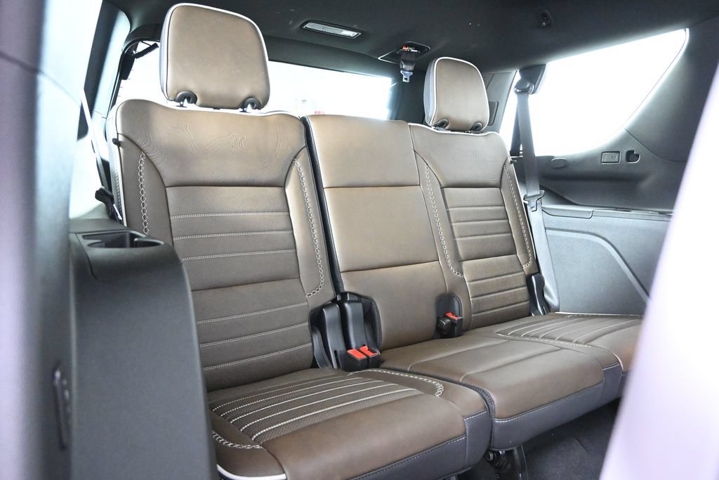 Used 2025 GMC Yukon Denali Ultimate AWD/4WD image 16