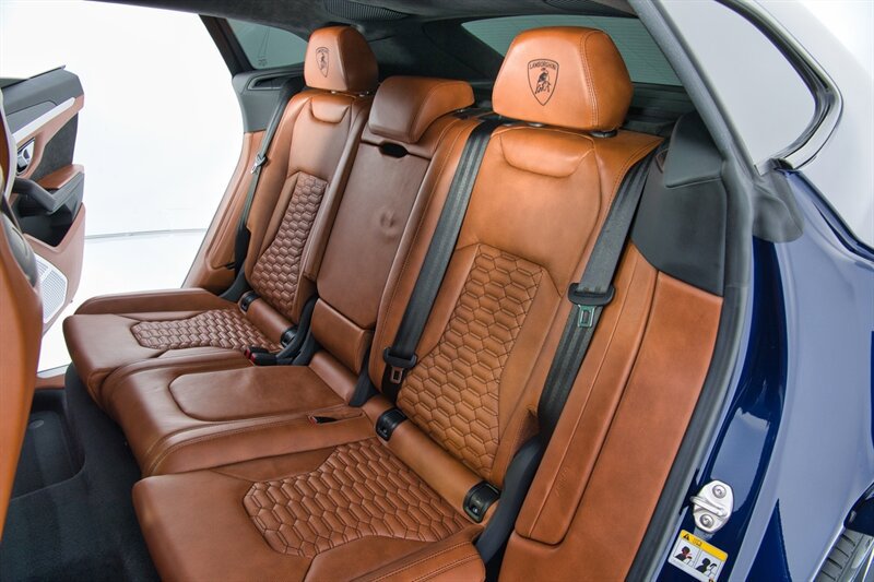 Used 2022 Lamborghini Urus AWD/4WD image 38
