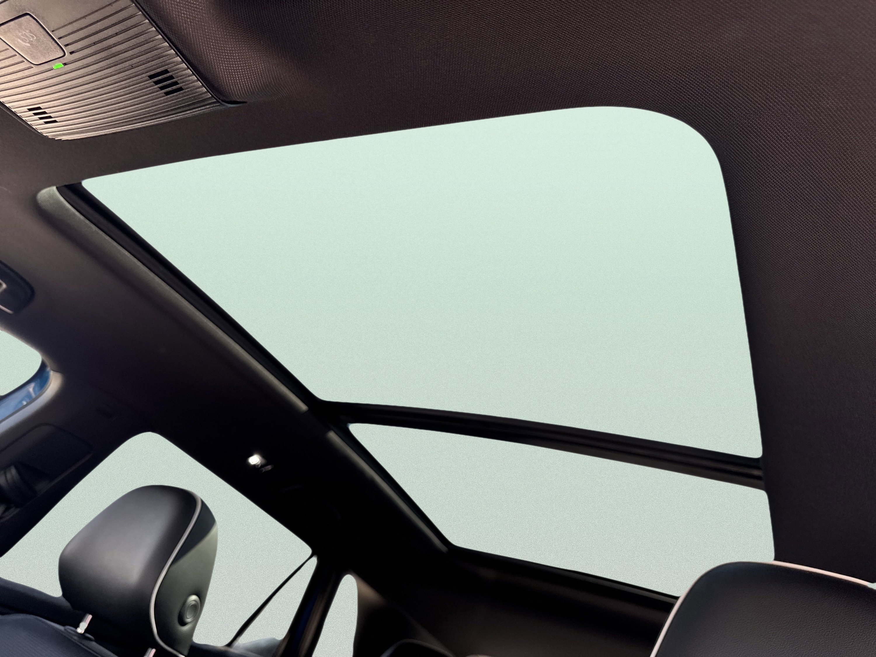 Used 2024 Volkswagen Atlas Cross Sport SEL Premium R-Line image 11