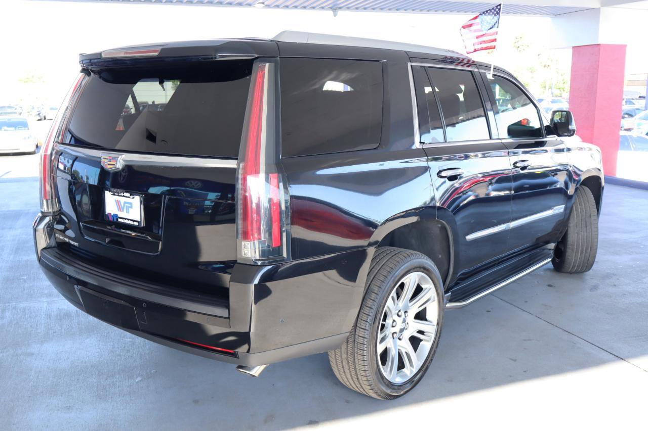 Used 2018 Cadillac Escalade Luxury RWD image 5