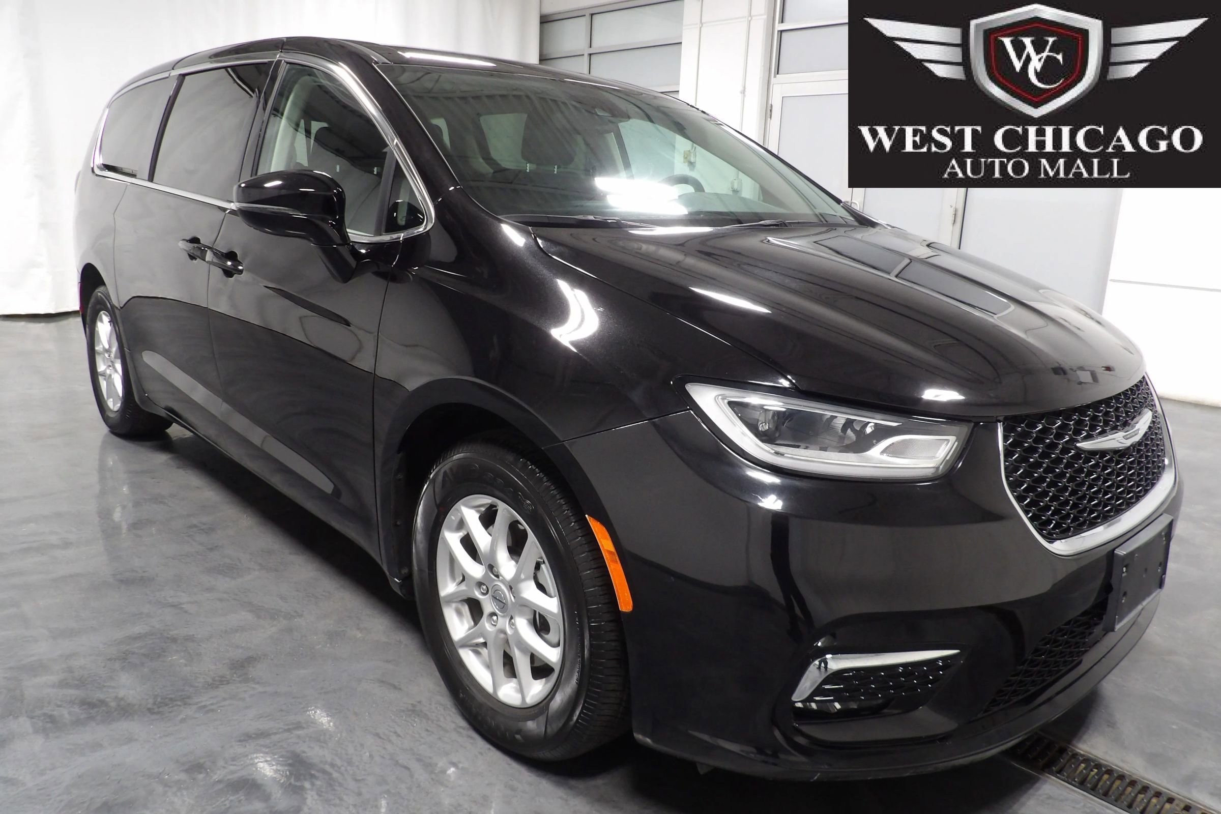 Used 2024 Chrysler Pacifica Limited