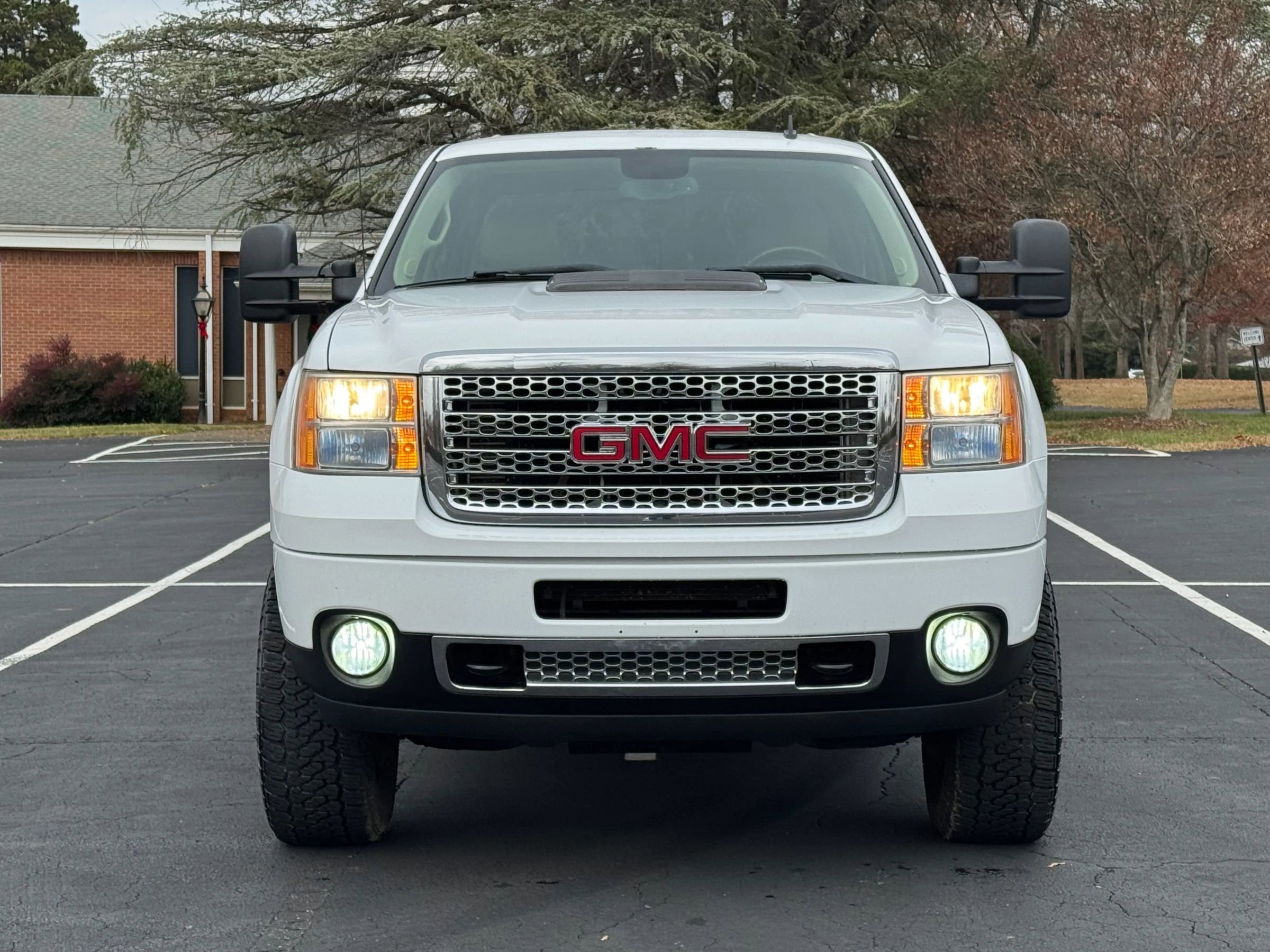 Used 2014 GMC Sierra 2500 Denali w/ Suspension Package, Off-Road image 3