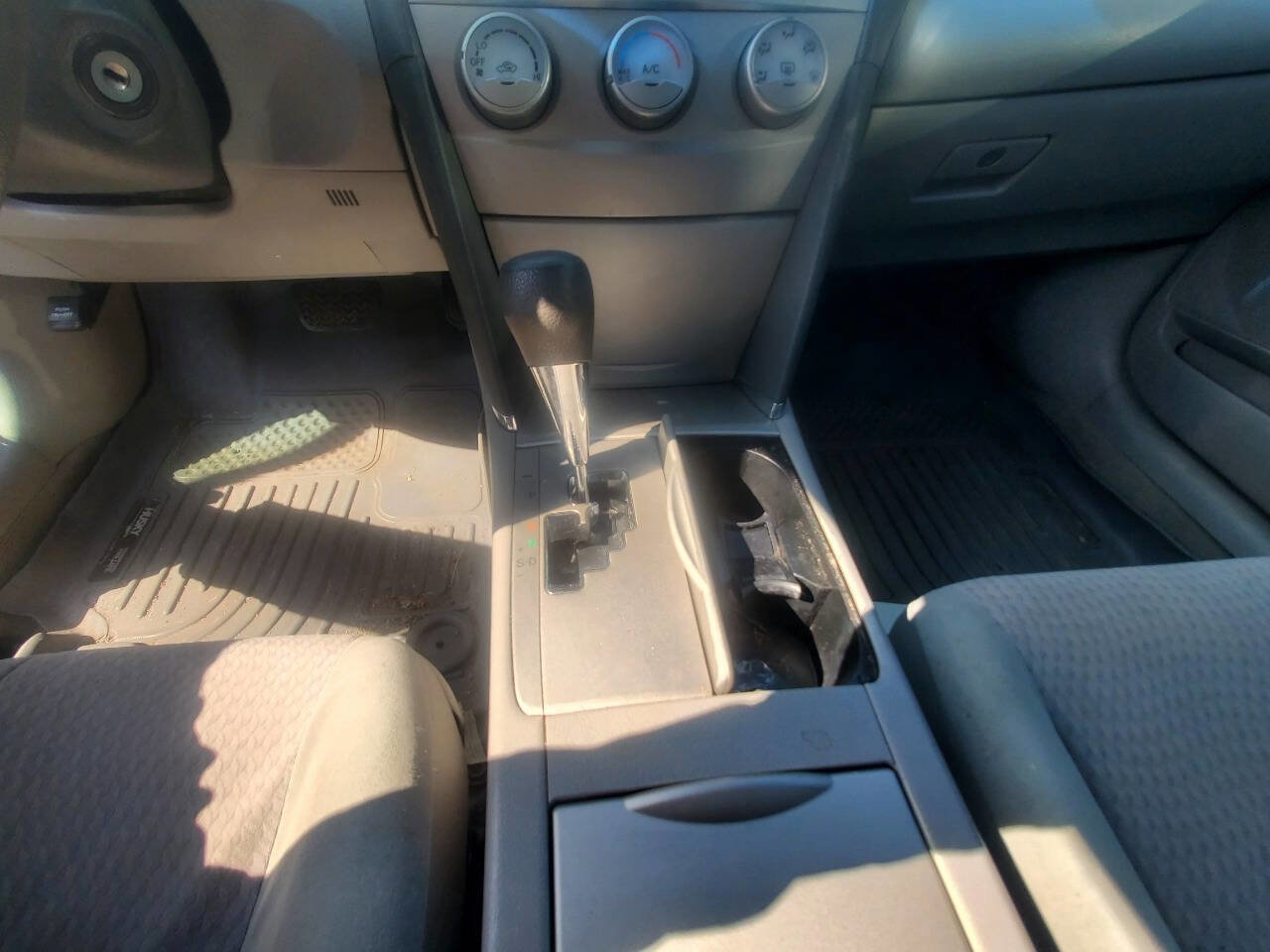 Used 2011 Toyota Camry LE w/ LE Extra-Value Pkg image 17