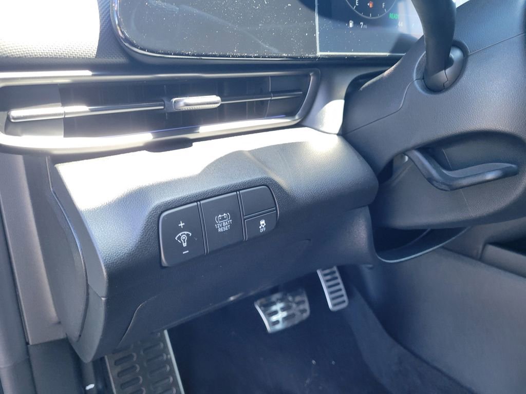 Certified 2025 Hyundai Elantra SEL image 15