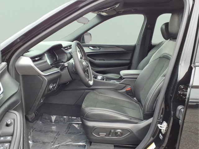 New 2025 Jeep Grand Cherokee L Altitude image 9