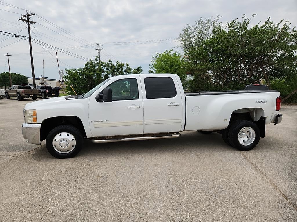 Used 2009 Chevrolet Silverado 3500 LTZ AWD/4WD image 2