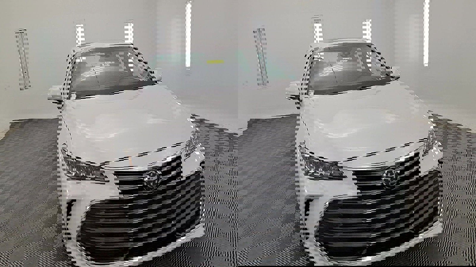 Used 2022 Toyota Avalon XLE w/ Moonroof Package image 7