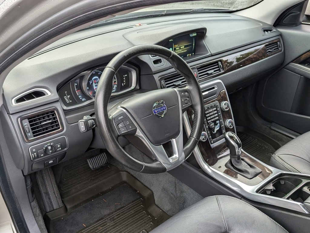 Used 2016 Volvo XC70 T5 Premier w/ Proximity Package image 12