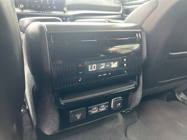 Used 2025 Jeep Wagoneer L Series II w/ 8-pass Seating Package AWD/4WD image 38