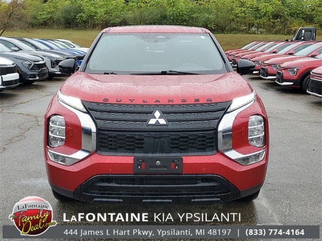 Used 2024 Mitsubishi Outlander SE Black Edition image 2