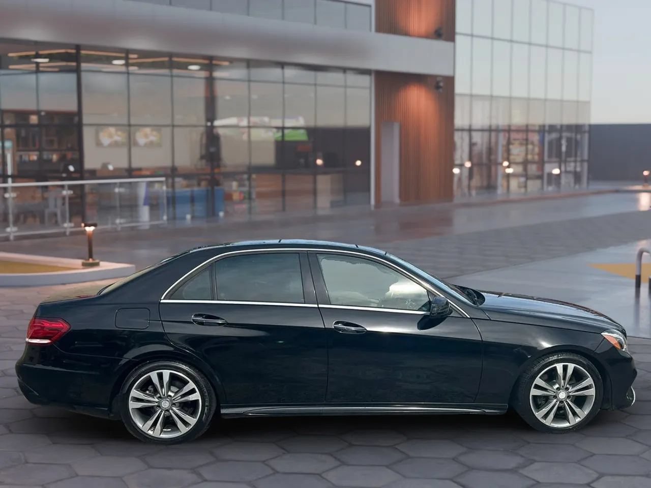 Used 2016 Mercedes-Benz E 350 4MATIC Sedan w/ Premium Package image 9