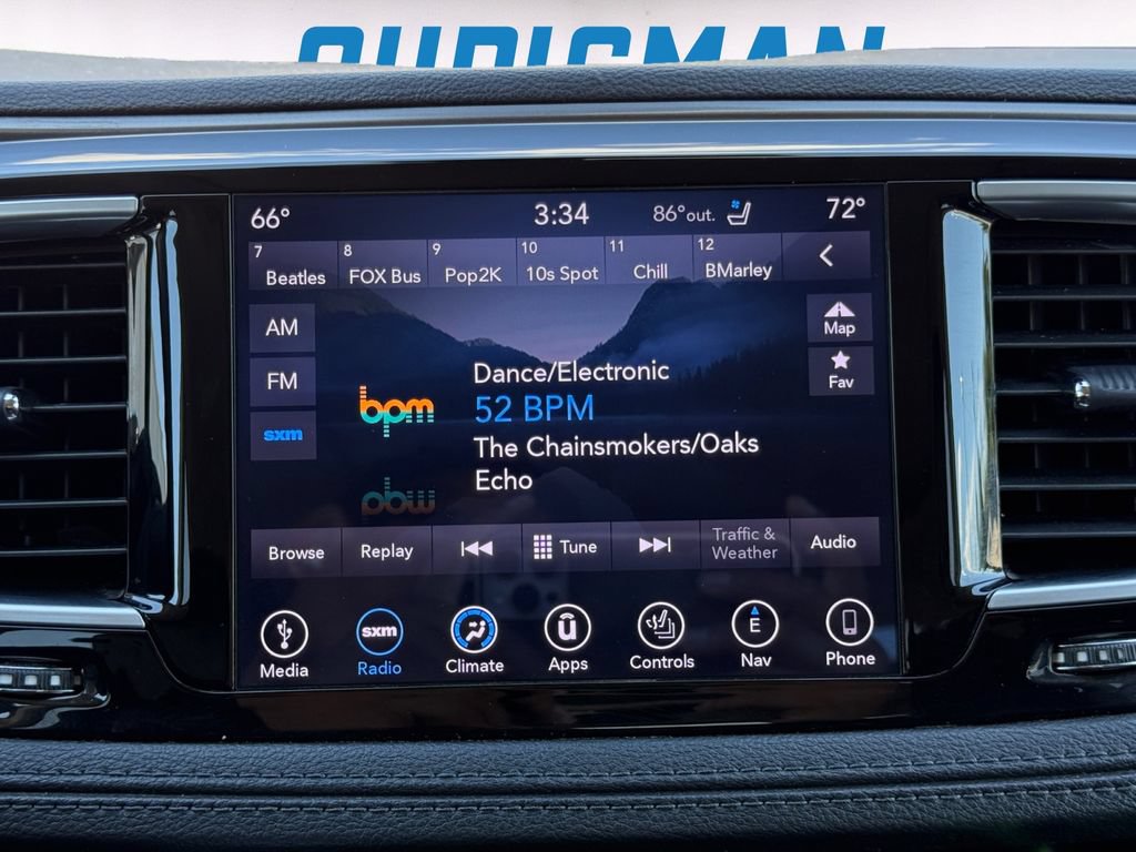 Used 2018 Chrysler Pacifica Limited w/ Tire & Wheel Group FWD image 14