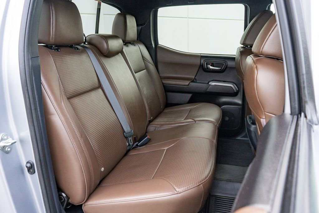 Used 2021 Toyota Tacoma Limited image 20