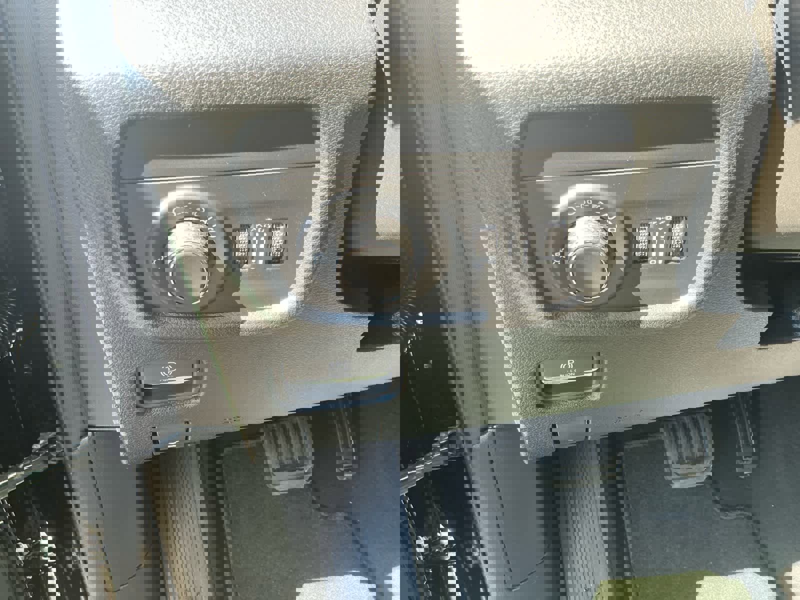 New 2025 Jeep Grand Cherokee Laredo w/ Luxury Tech Group I image 21