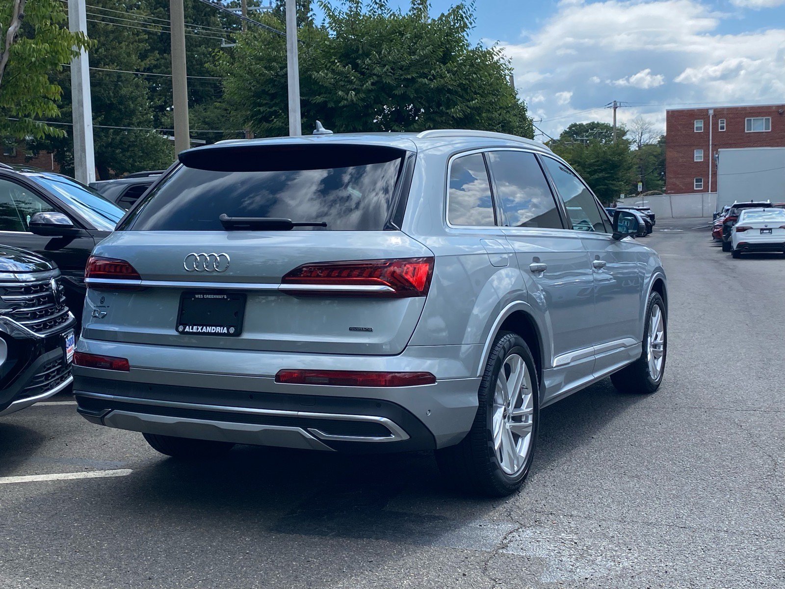 Used 2023 Audi Q7 2.0T Premium w/ Convenience Package AWD/4WD image 3
