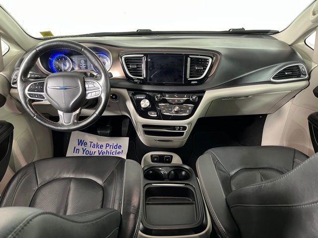 Used 2019 Chrysler Pacifica Touring-L image 38