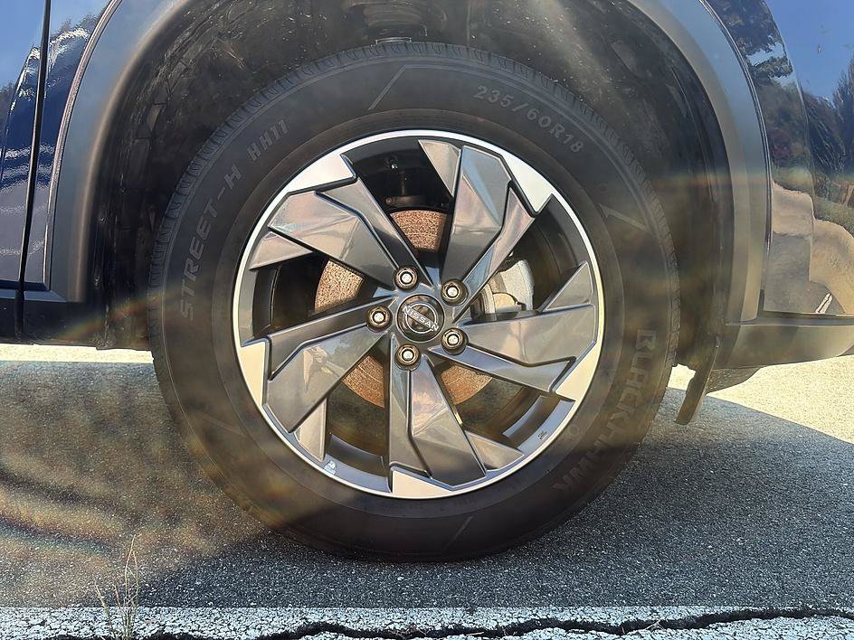 Certified 2025 Nissan Rogue SV FWD image 12