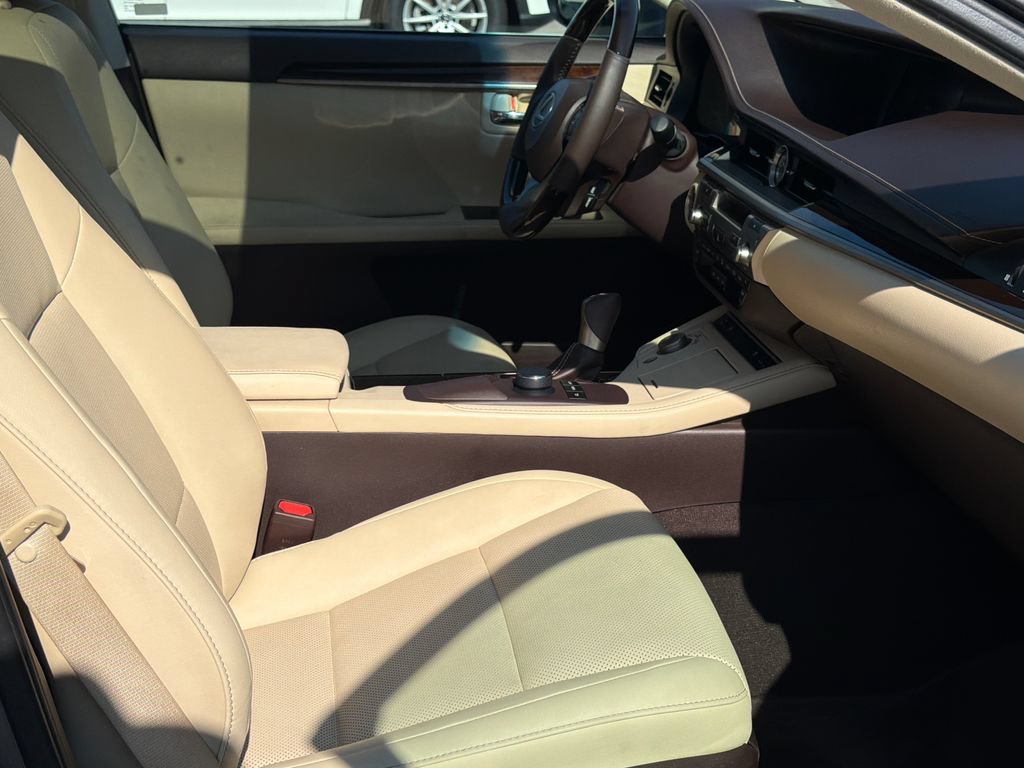 Used 2016 Lexus ES 350 w/ Premium Package w/Wood Trim FWD image 56