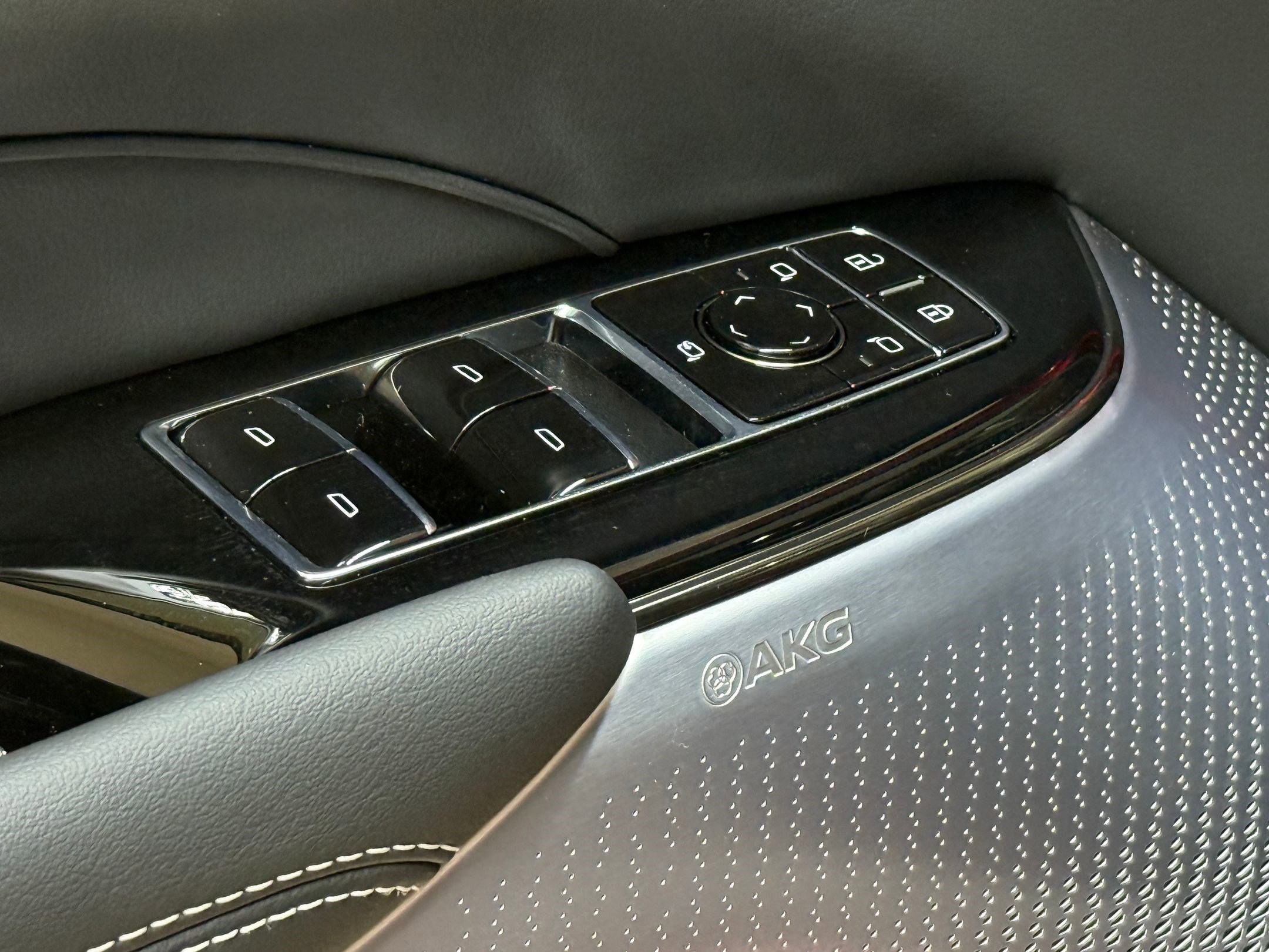 New 2025 Cadillac Lyriq Sport image 25