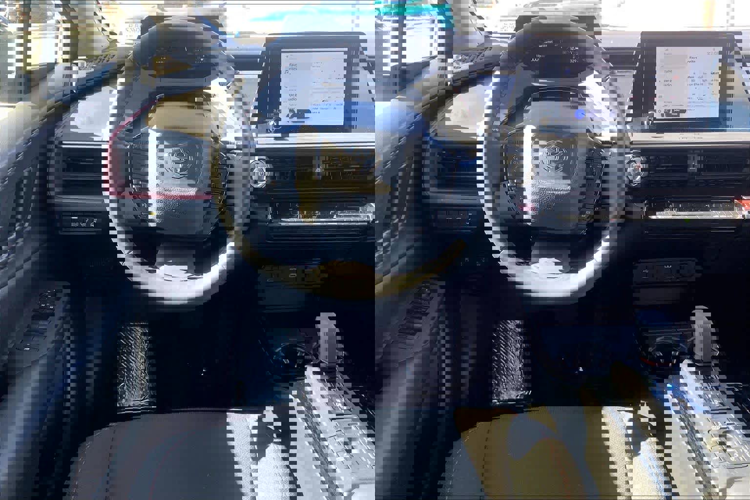 Used 2025 Toyota Prius Plug-In Hybrid image 6