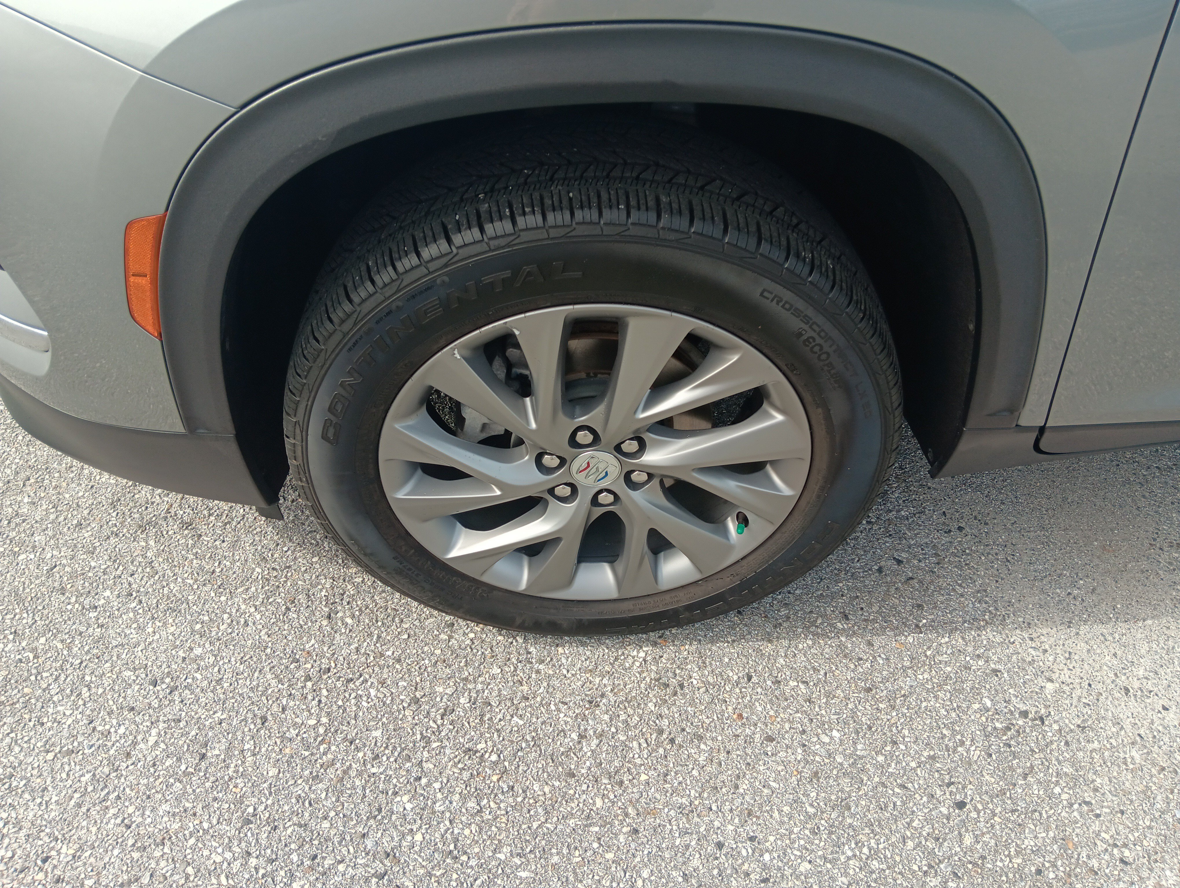 Used 2025 Buick Enclave Preferred AWD/4WD image 2