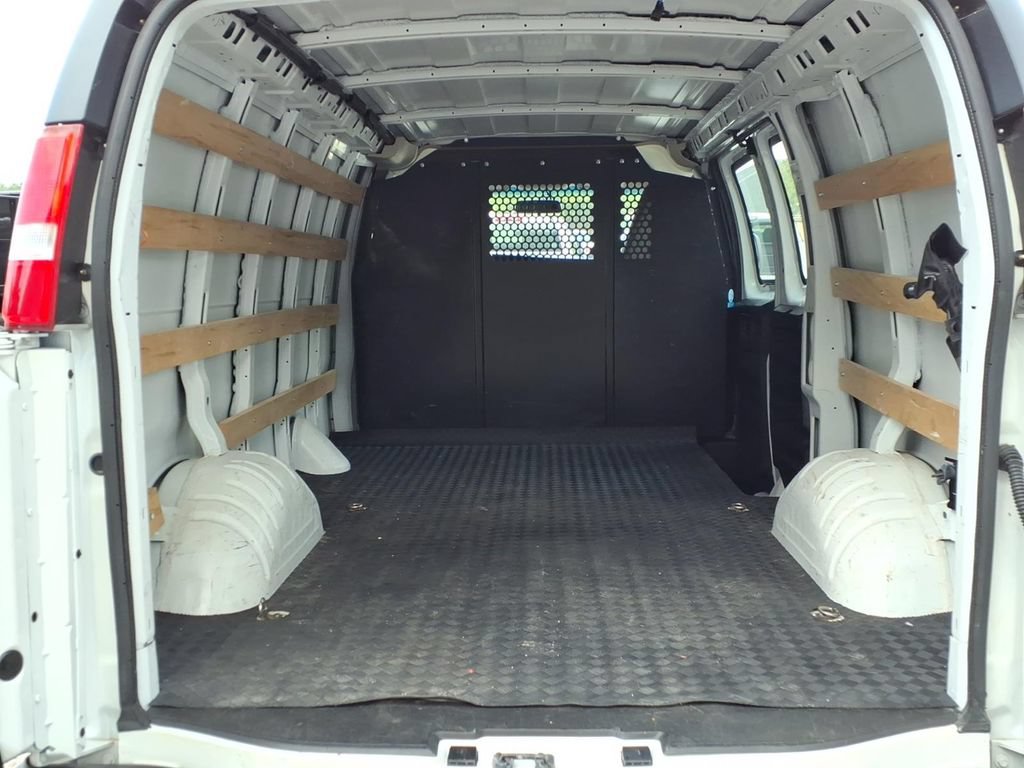 Used 2024 Chevrolet Express 2500 w/ Driver Convenience Package RWD image 7