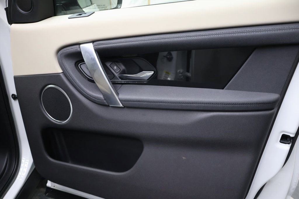 Used 2021 Land Rover Discovery Sport SE image 12