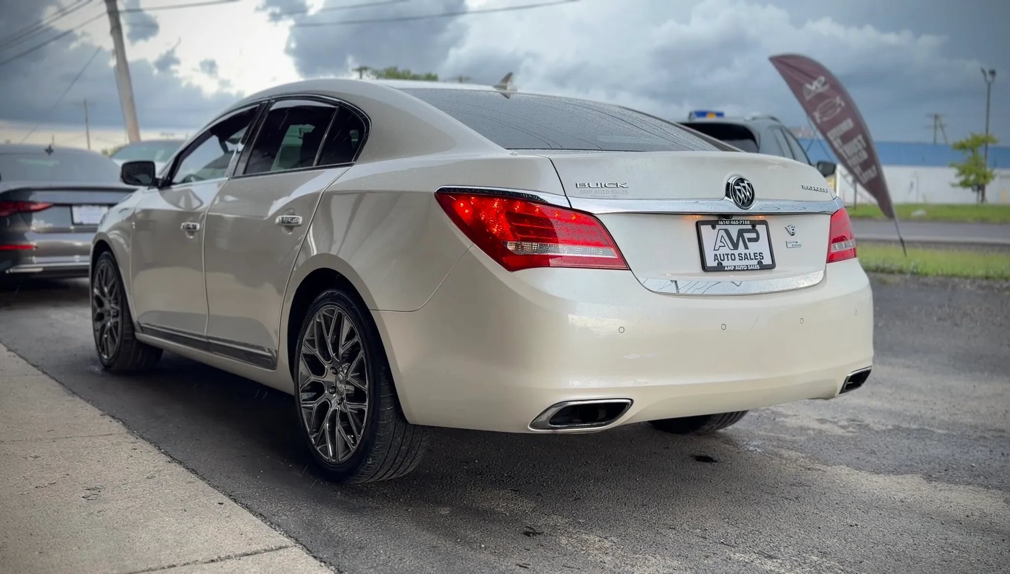 Used 2014 Buick LaCrosse Premium w/ Driver Confidence Package FWD image 3