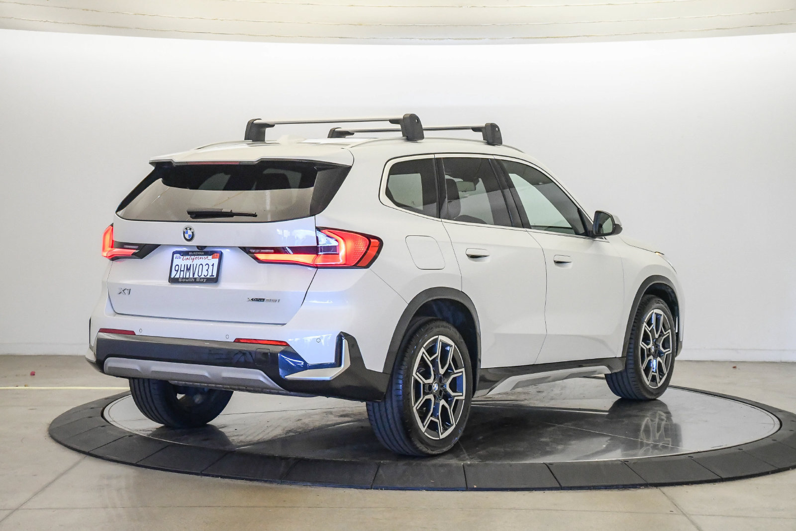 Used 2023 BMW X1 xDrive28i w/ Convenience Package AWD/4WD image 4