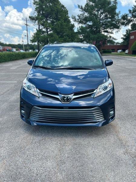 Used 2020 Toyota Sienna XLE w/ XLE Navigation Package image 35