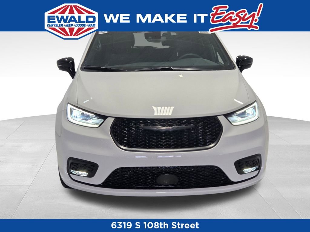 New 2026 Chrysler Pacifica Select w/ S Appearance Package image 13