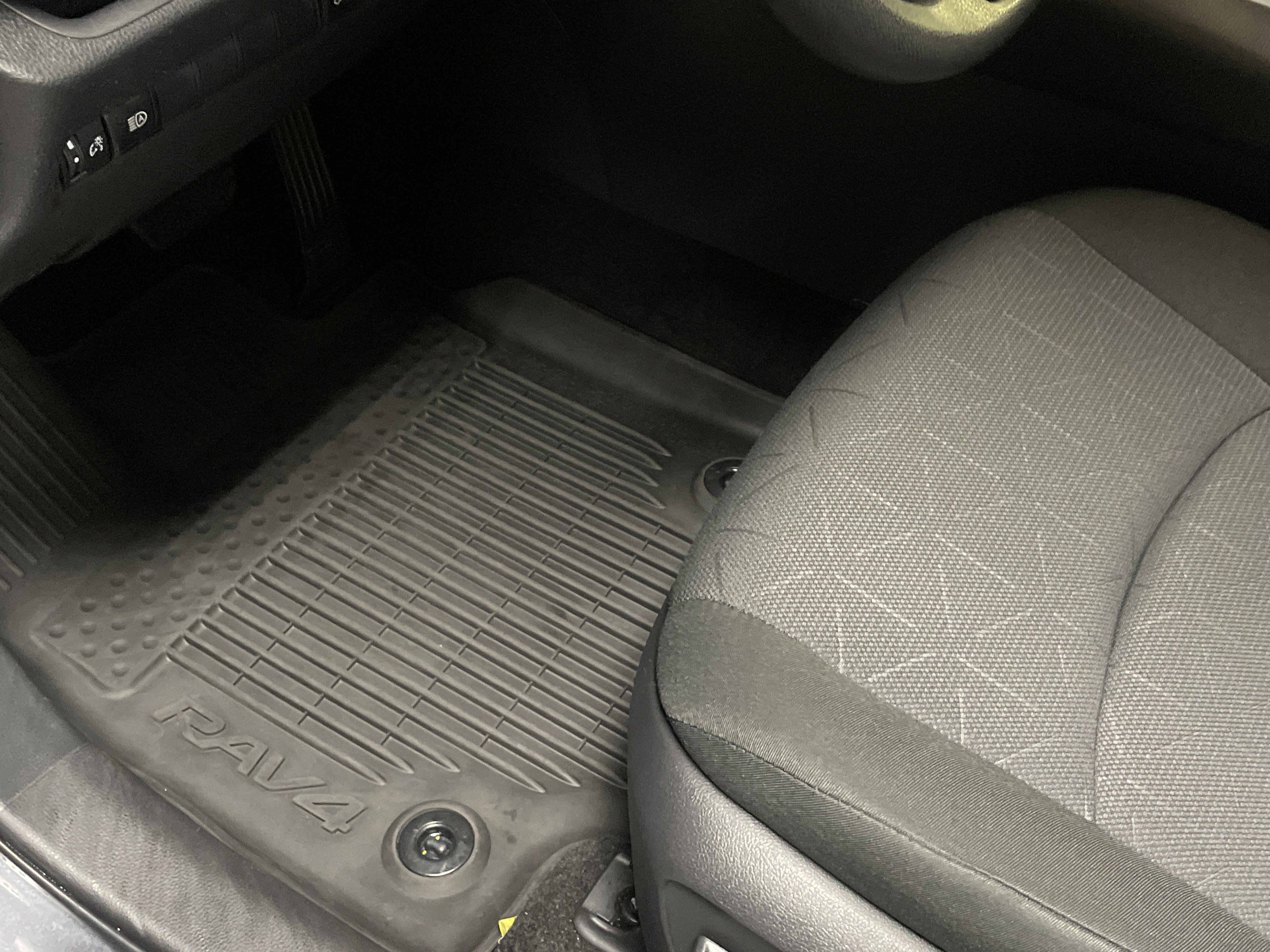 Used 2025 Toyota RAV4 XLE image 17