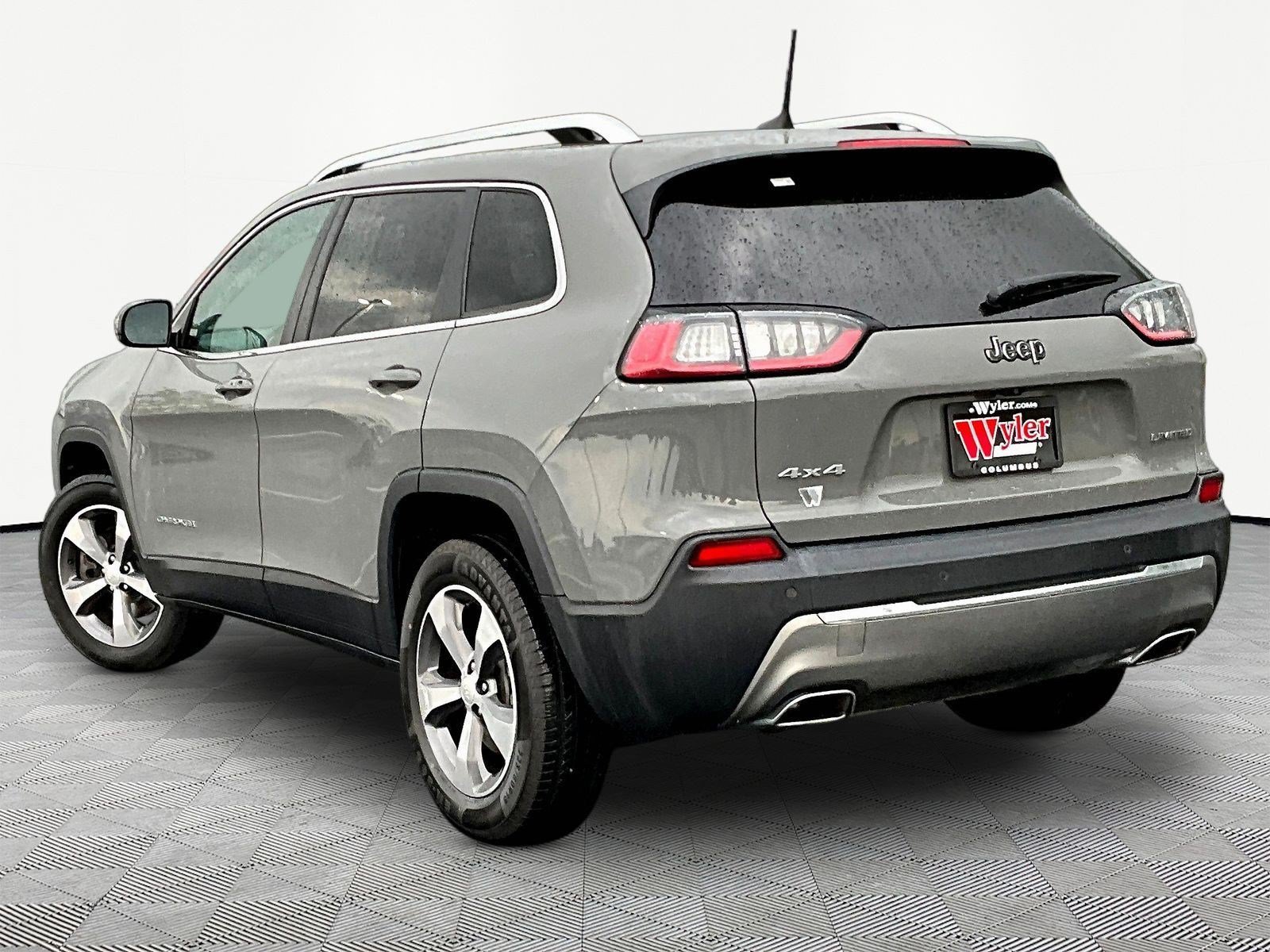 Used 2019 Jeep Cherokee Limited AWD/4WD image 4